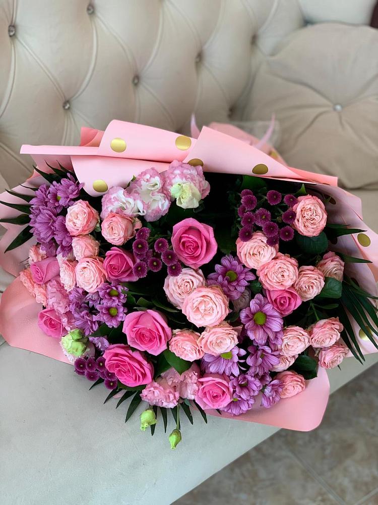 Букет цветов из: Хризантемы, Розы и Лизиантусы в Новощербиновской