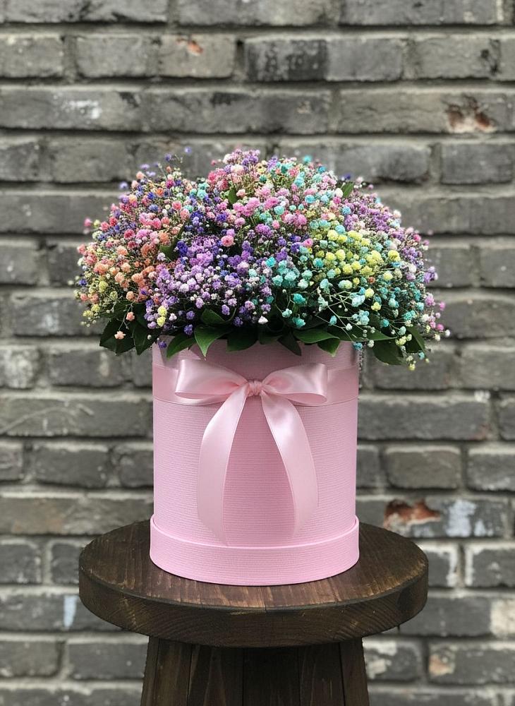 Цветочная композиция из Гипсофила и Розы в шляпной коробке в Новощербиновской