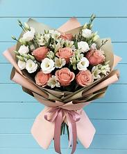 Букет цветов из:  Розы, Альстромерии и Лизиантусы в Новощербиновской