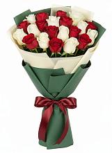 Букет Микс из красных и белых роз в Новощербиновской