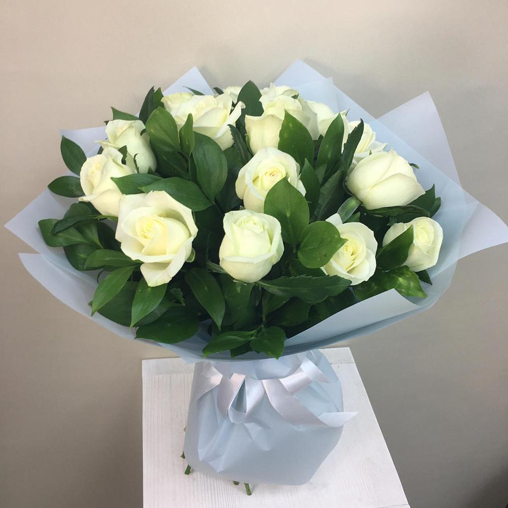 Букет 15 Белых роз Проуд в Новощербиновской