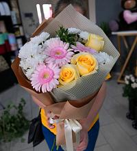 Букет цветов из:  Герберы, Розы и Хризантемы в Новощербиновской