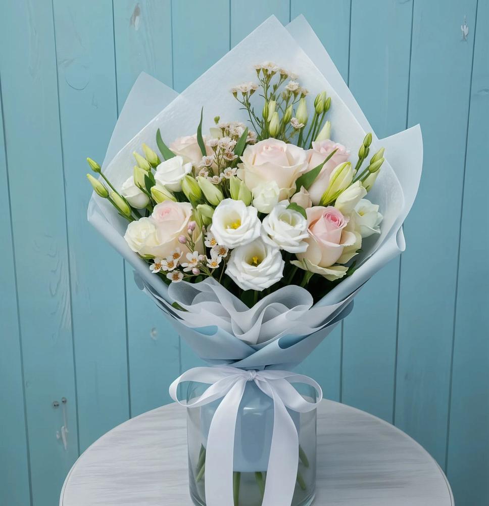 Букет цветов из: Розы и Лизиантусы в Новощербиновской