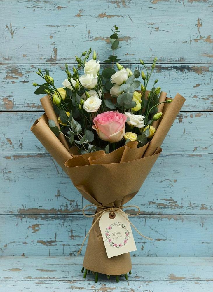 Букет цветов из: Розы и Лизиантусы в Новощербиновской