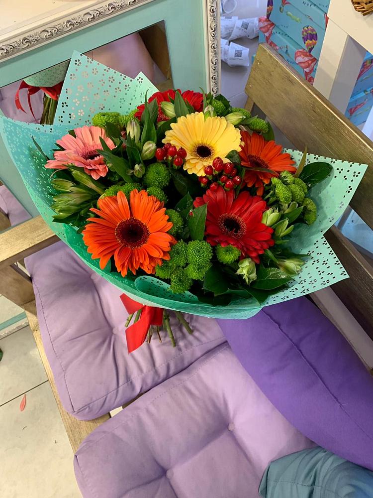 Букет цветов из: Герберы, Хризантемы и Альстромерии в Новощербиновской