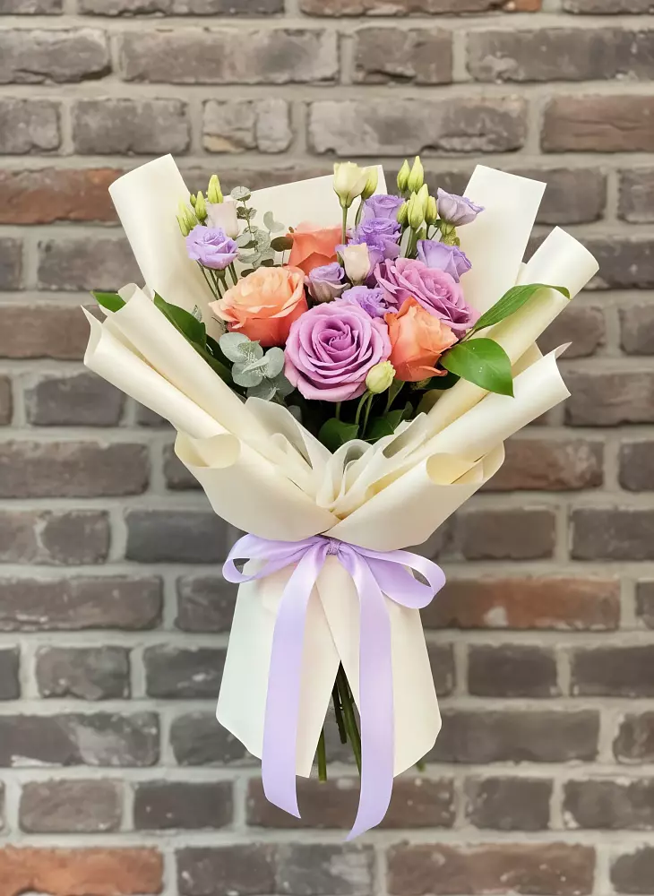 Букет цветов из: Лизиантусы и Розы в Новощербиновской