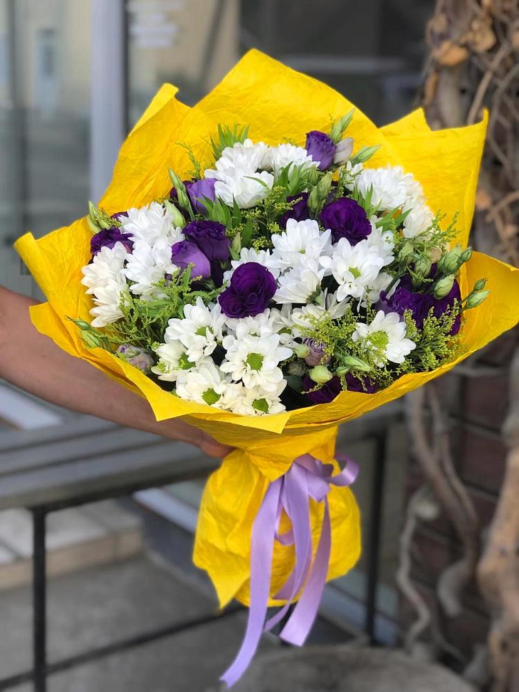 Букет цветов из: Ирисы, Хризантемы и Ромашки в Новощербиновской