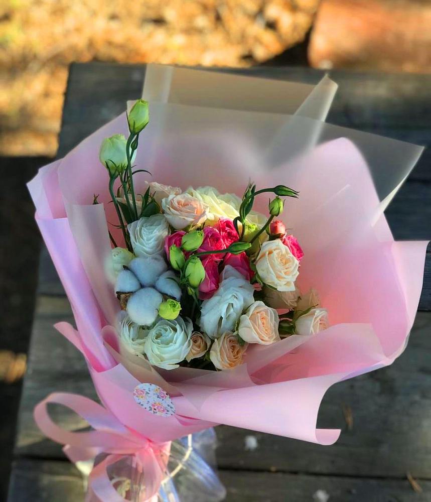 Букет цветов из: Розы и Лизиантусы в Новощербиновской