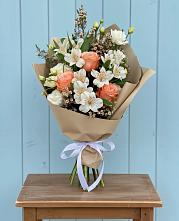 Букет цветов из:  Альстромерии, Лизиантусы, Розы и Хризантемы в Новощербиновской