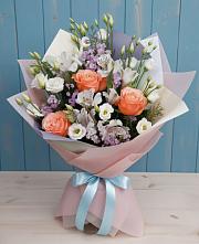 Букет цветов из:  Лизиантусы, Розы, Альстромерии и Гипсофила в Новощербиновской