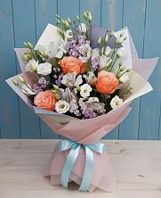 Букет цветов из:  Лизиантусы, Розы, Альстромерии и Гипсофила в Новощербиновской