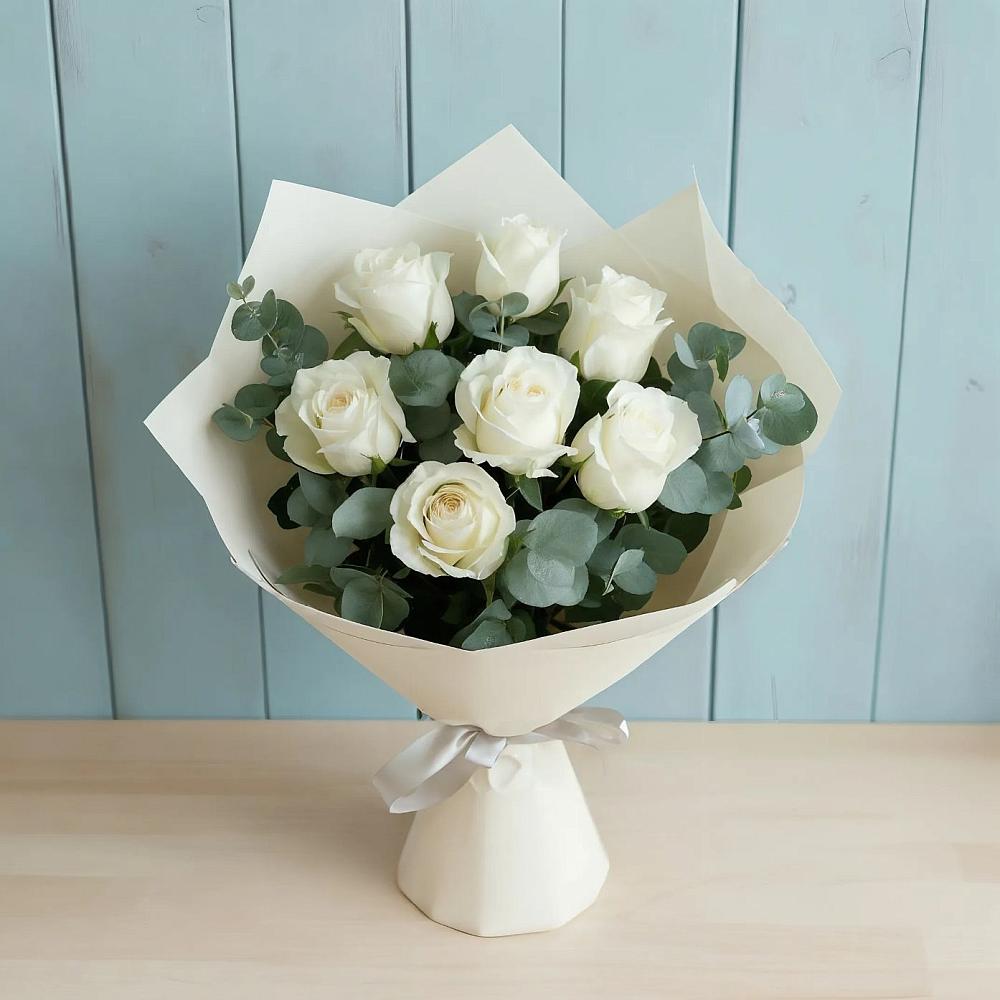 Букет Белые розы в Эвкалипте в Новощербиновской