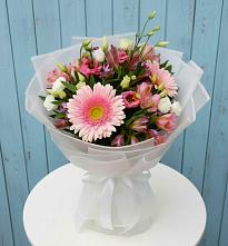 Букет цветов из:  Герберы, Альстромерии и Лизиантусы в Новощербиновской
