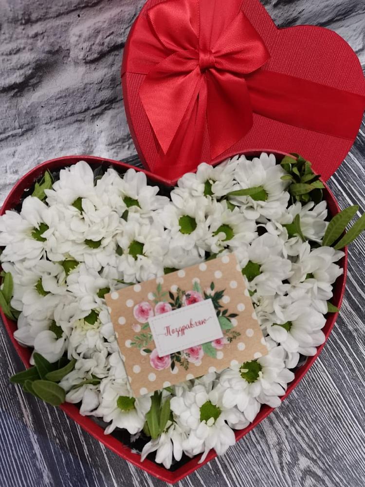 Цветочная композиция из Хризантемы в виде сердца в Новощербиновской