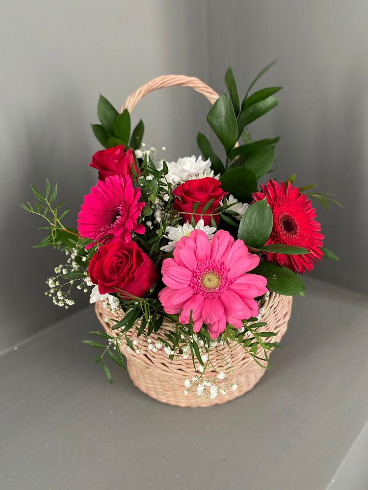 Цветочная композиция из Розы, Хризантемы и Герберы в корзине в Новощербиновской