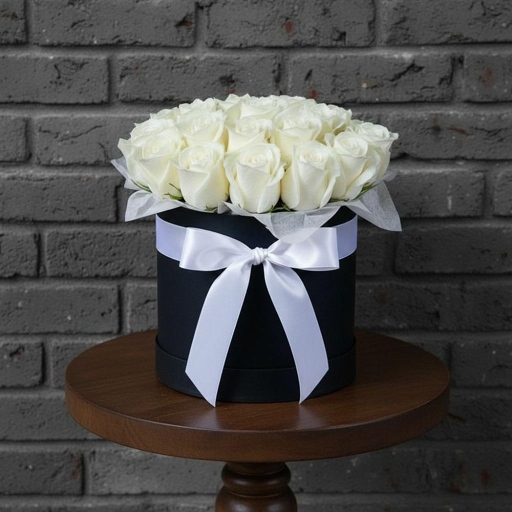 Цветочная композиция из Розы в шляпной коробке в Новощербиновской