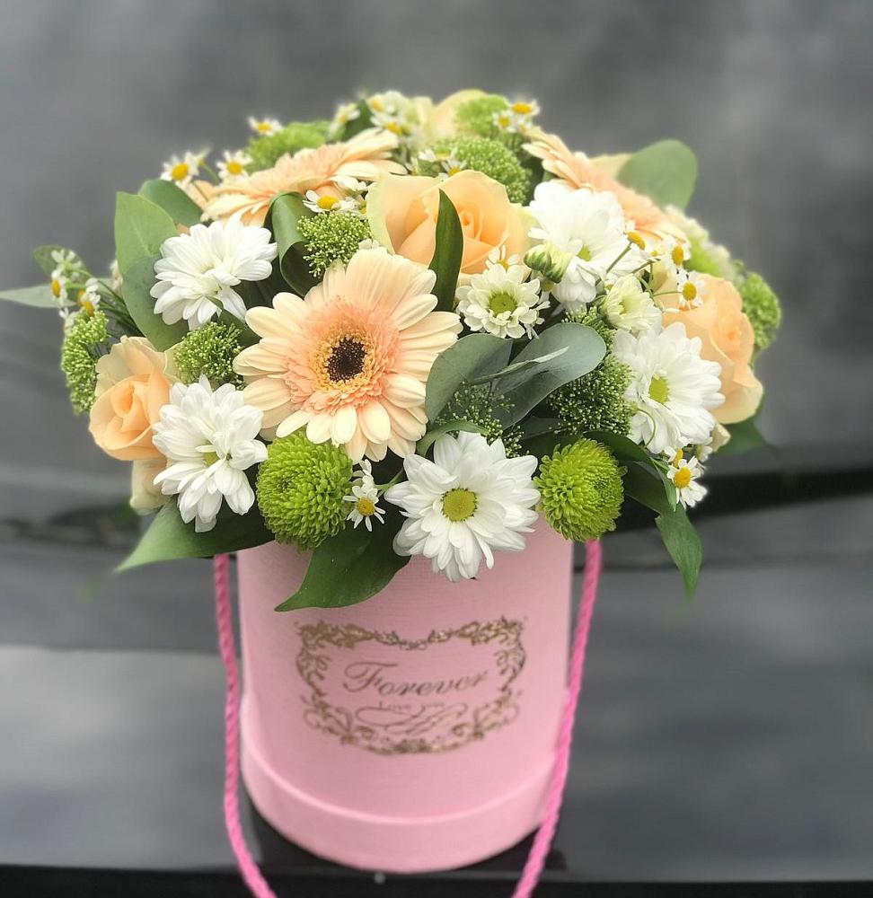 Цветочная композиция из Розы, Герберы и Хризантемы в шляпной коробке в Новощербиновской