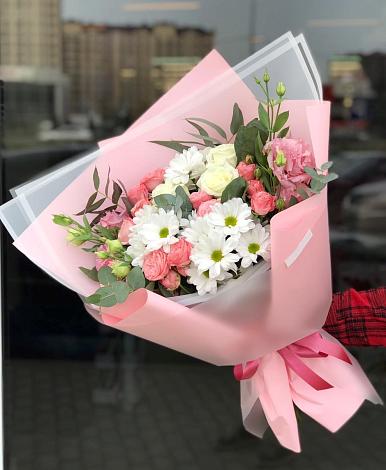 Букет цветов из: Розы, Лизиантусы и Хризантемы в Новощербиновской