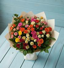 Букет Микс из разноцветных кустовых роз в Новощербиновской